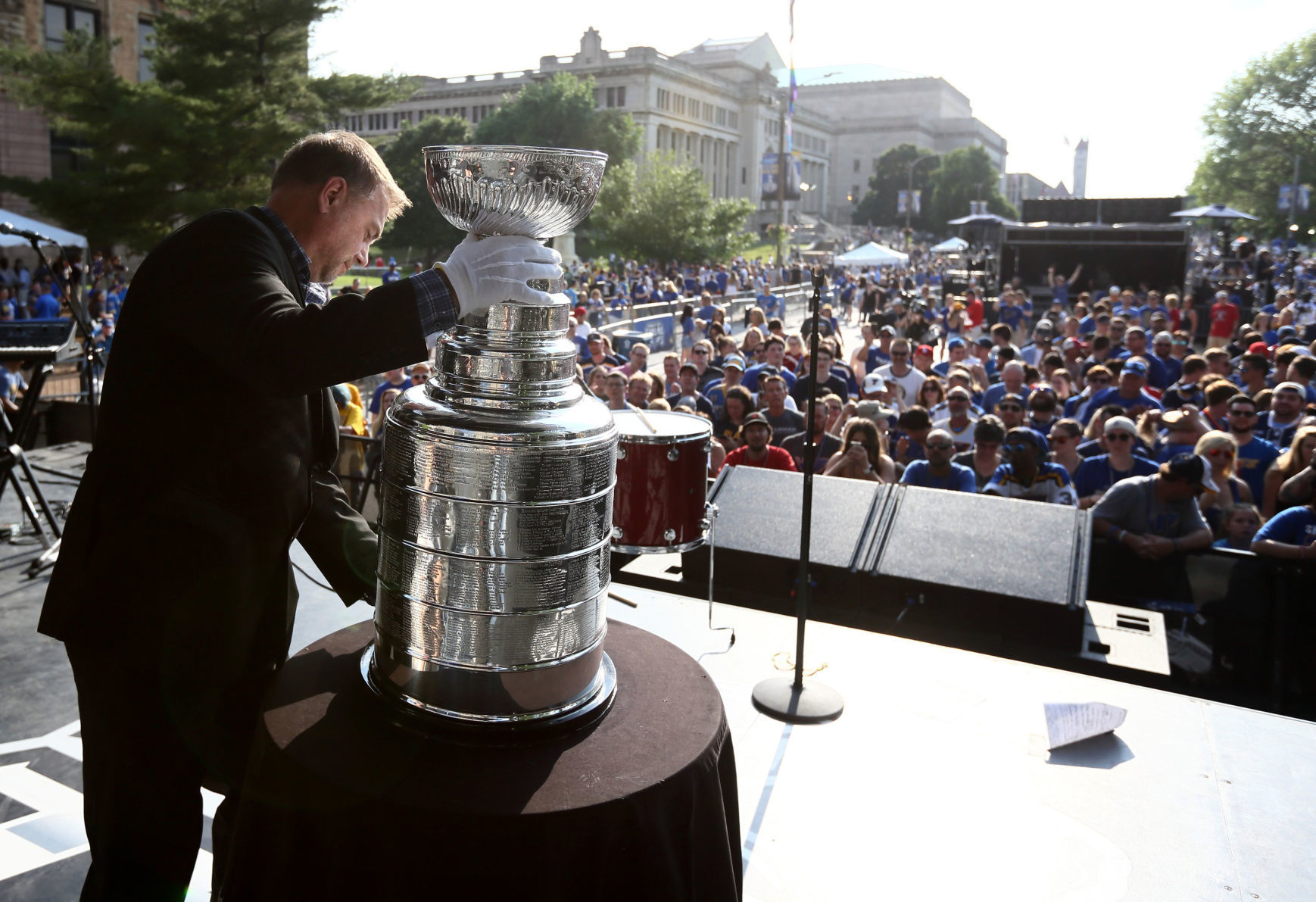 St. Louis Blues fans rally before game
